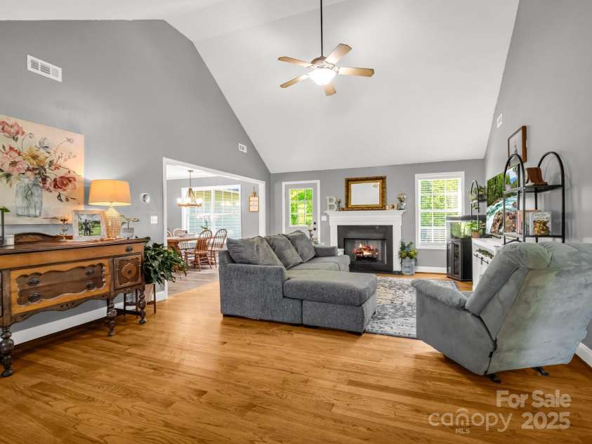 126 Deer Track Lane, Gaffney, SC 29341.  MLS# CAR4257416, YatesRealty ID 18217. 