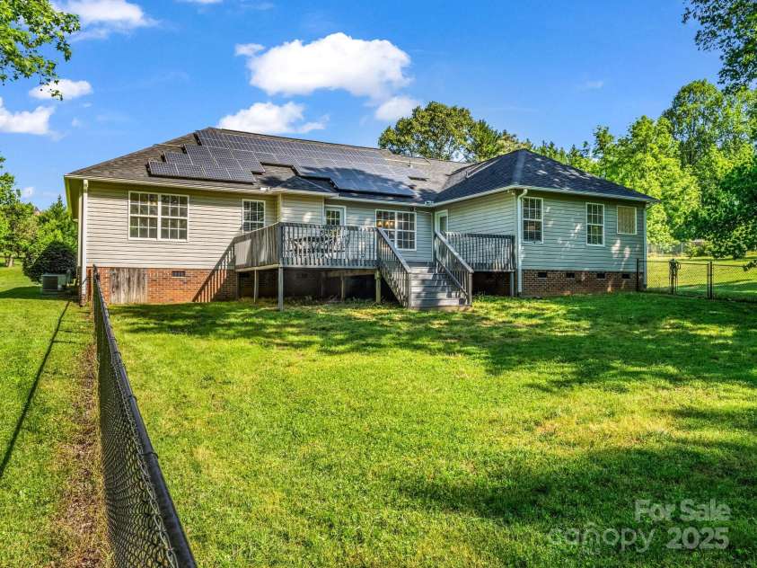 126 Deer Track Lane, Gaffney, SC 29341.  MLS# CAR4257416, YatesRealty ID 18217. 