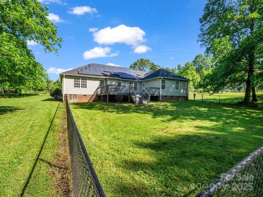 126 Deer Track Lane, Gaffney, SC 29341.  MLS# CAR4257416, YatesRealty ID 18217. 