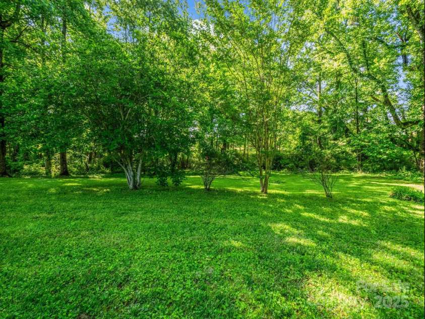 126 Deer Track Lane, Gaffney, SC 29341.  MLS# CAR4257416, YatesRealty ID 18217. 