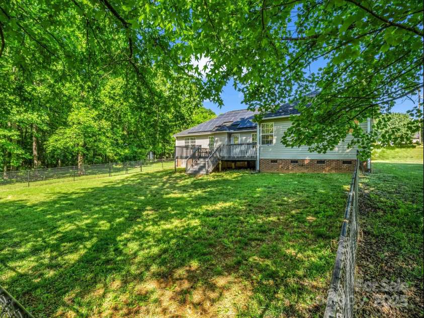 126 Deer Track Lane, Gaffney, SC 29341.  MLS# CAR4257416, YatesRealty ID 18217. 