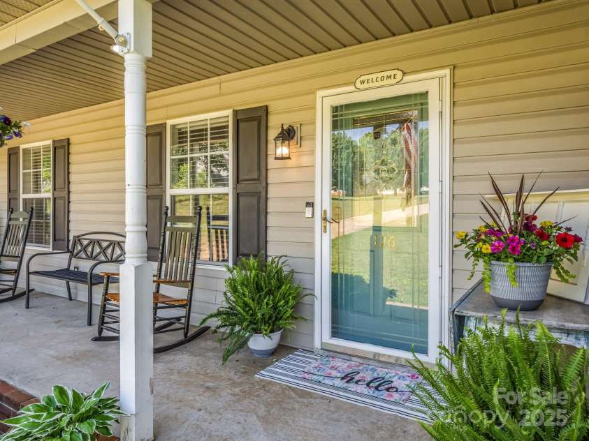 126 Deer Track Lane, Gaffney, SC 29341.  MLS# CAR4257416, YatesRealty ID 18217. 