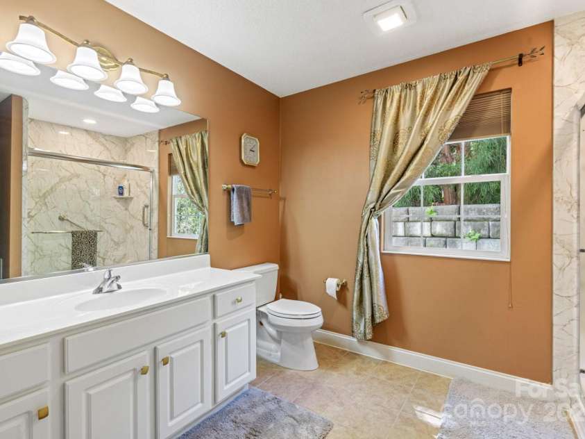 127 Poppy Lane, Asheville, NC 28803.  MLS# CAR4252357, YatesRealty ID 18218. Downstairs - Bathroom 4