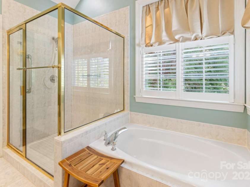 127 Poppy Lane, Asheville, NC 28803.  MLS# CAR4252357, YatesRealty ID 18218. Main - Primary Bathroom
