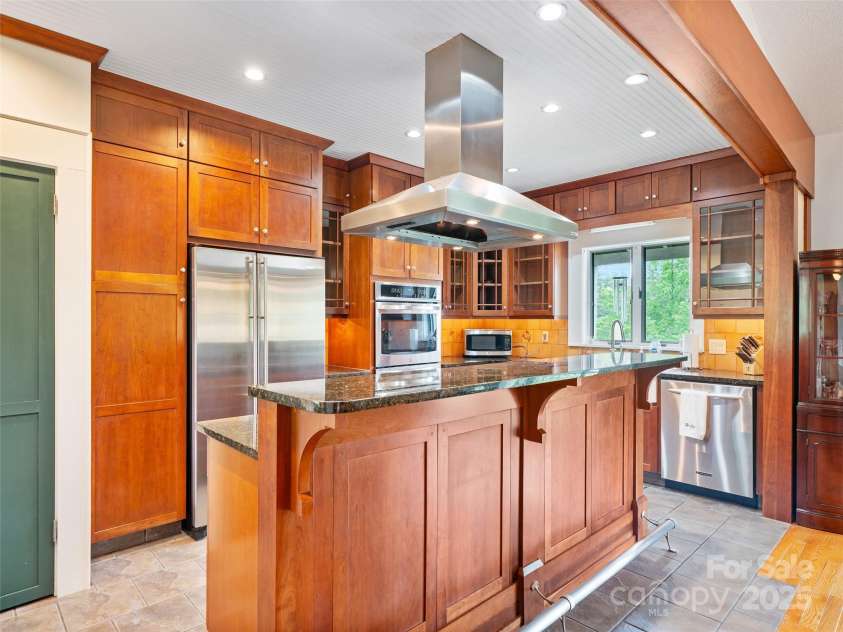 301 Fairway Lane, Spruce Pine, NC 28777.  MLS# CAR4260353, YatesRealty ID 18219. 