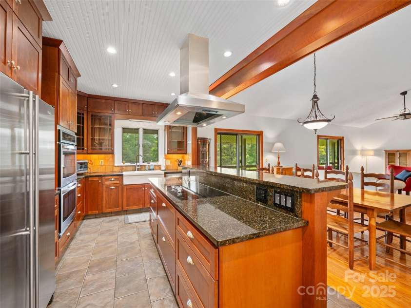 301 Fairway Lane, Spruce Pine, NC 28777.  MLS# CAR4260353, YatesRealty ID 18219. 