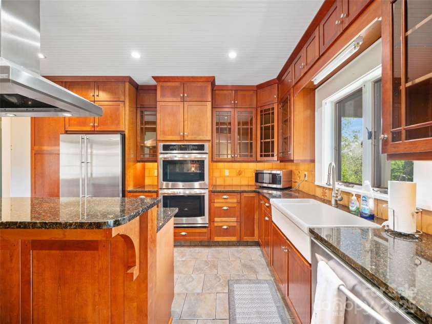 301 Fairway Lane, Spruce Pine, NC 28777.  MLS# CAR4260353, YatesRealty ID 18219. 