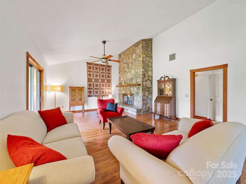 301 Fairway Lane, Spruce Pine, NC 28777.  MLS# CAR4260353, YatesRealty ID 18219. 