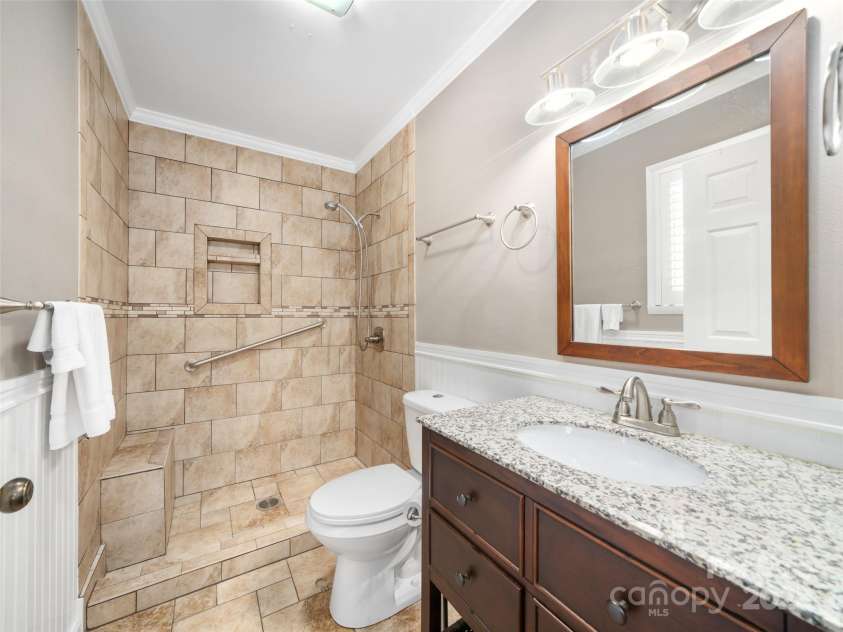 301 Fairway Lane, Spruce Pine, NC 28777.  MLS# CAR4260353, YatesRealty ID 18219. 