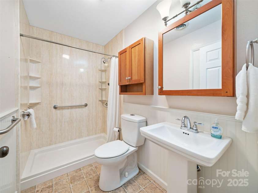 301 Fairway Lane, Spruce Pine, NC 28777.  MLS# CAR4260353, YatesRealty ID 18219. 