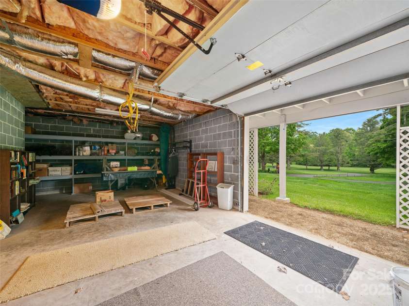 301 Fairway Lane, Spruce Pine, NC 28777.  MLS# CAR4260353, YatesRealty ID 18219. 