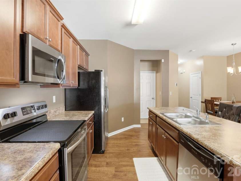 9040 Bradstreet Commons Way, Charlotte, NC 28215.  MLS# CAR4370462, YatesRealty ID 18219. 