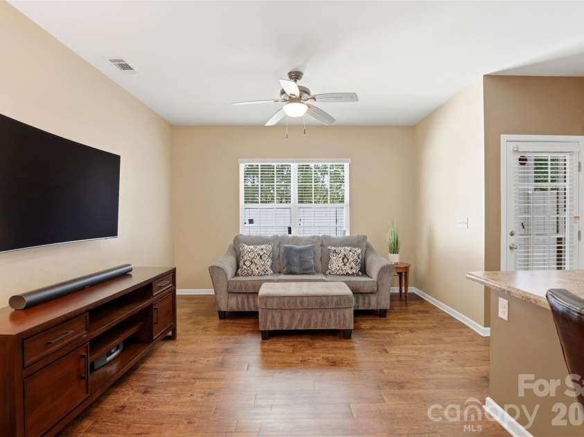 9040 Bradstreet Commons Way, Charlotte, NC 28215.  MLS# CAR4370462, YatesRealty ID 18219. 