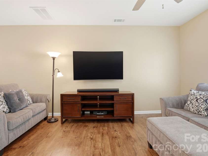 9040 Bradstreet Commons Way, Charlotte, NC 28215.  MLS# CAR4370462, YatesRealty ID 18219. 