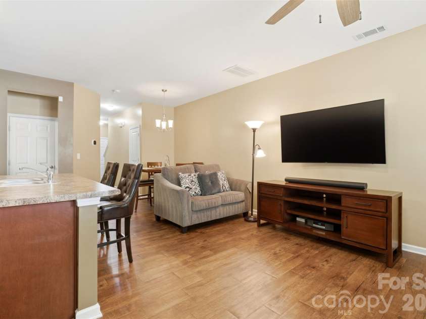 9040 Bradstreet Commons Way, Charlotte, NC 28215.  MLS# CAR4370462, YatesRealty ID 18219. 