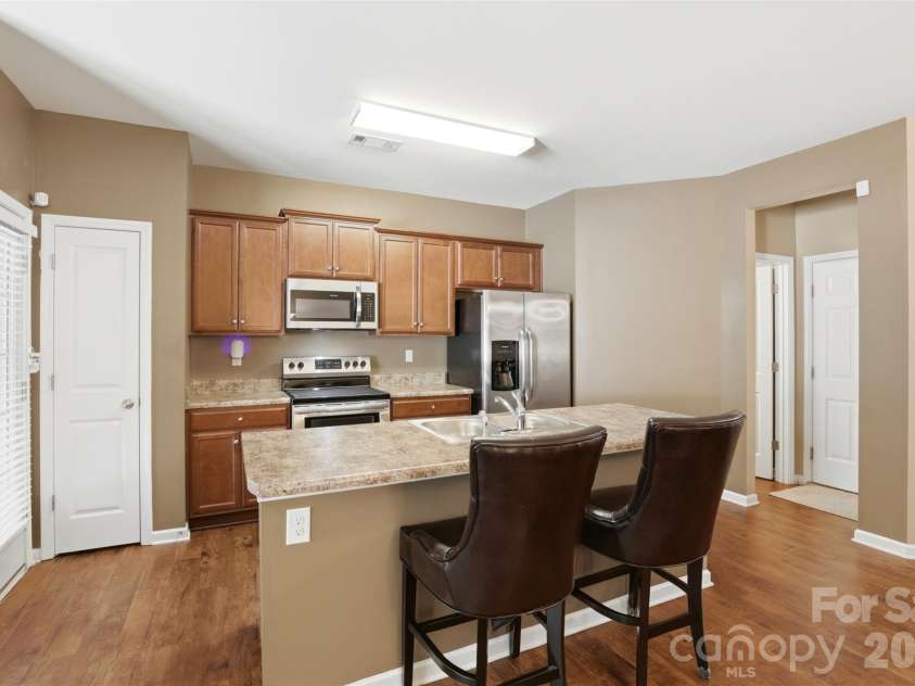9040 Bradstreet Commons Way, Charlotte, NC 28215.  MLS# CAR4370462, YatesRealty ID 18219. 