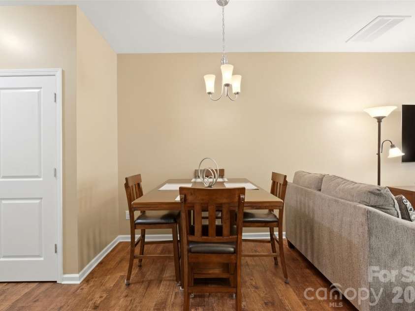 9040 Bradstreet Commons Way, Charlotte, NC 28215.  MLS# CAR4370462, YatesRealty ID 18219. 