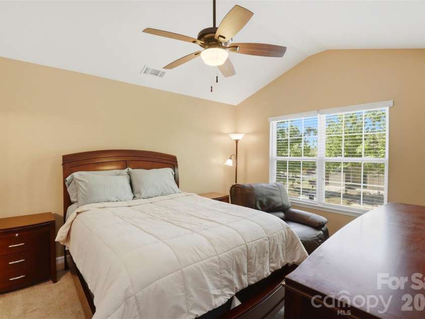 9040 Bradstreet Commons Way, Charlotte, NC 28215.  MLS# CAR4370462, YatesRealty ID 18219. 
