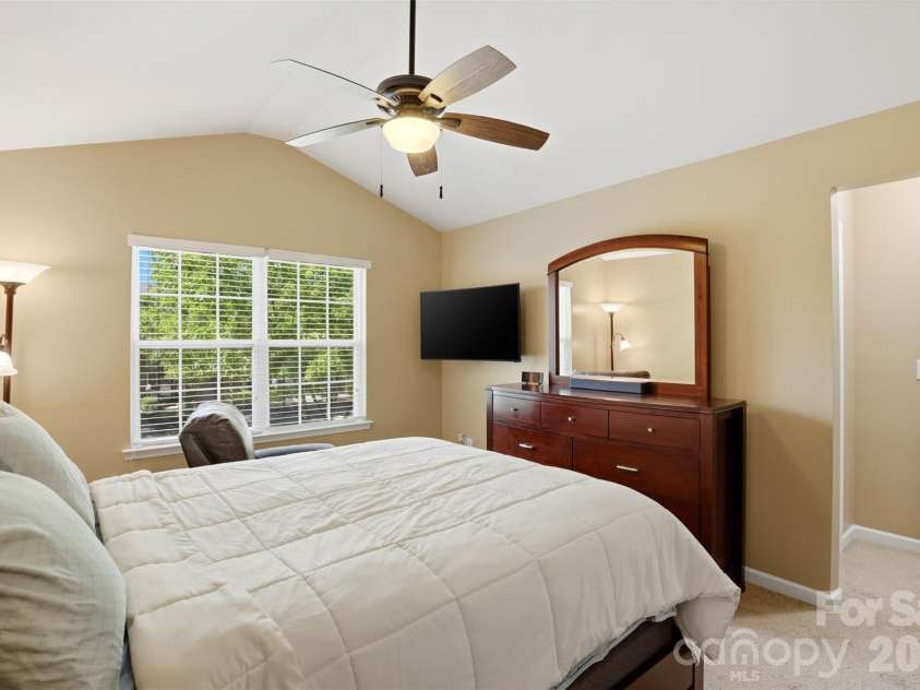 9040 Bradstreet Commons Way, Charlotte, NC 28215.  MLS# CAR4370462, YatesRealty ID 18219. 
