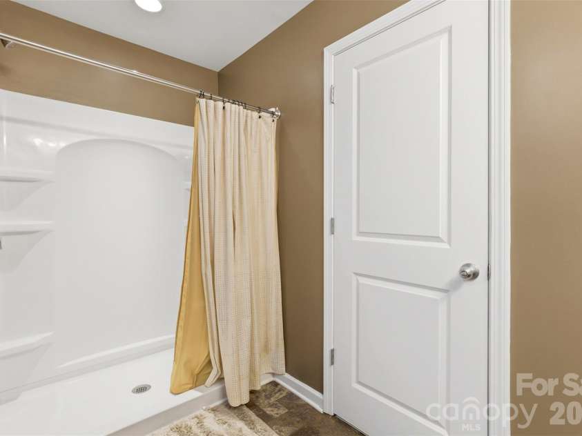 9040 Bradstreet Commons Way, Charlotte, NC 28215.  MLS# CAR4370462, YatesRealty ID 18219. 