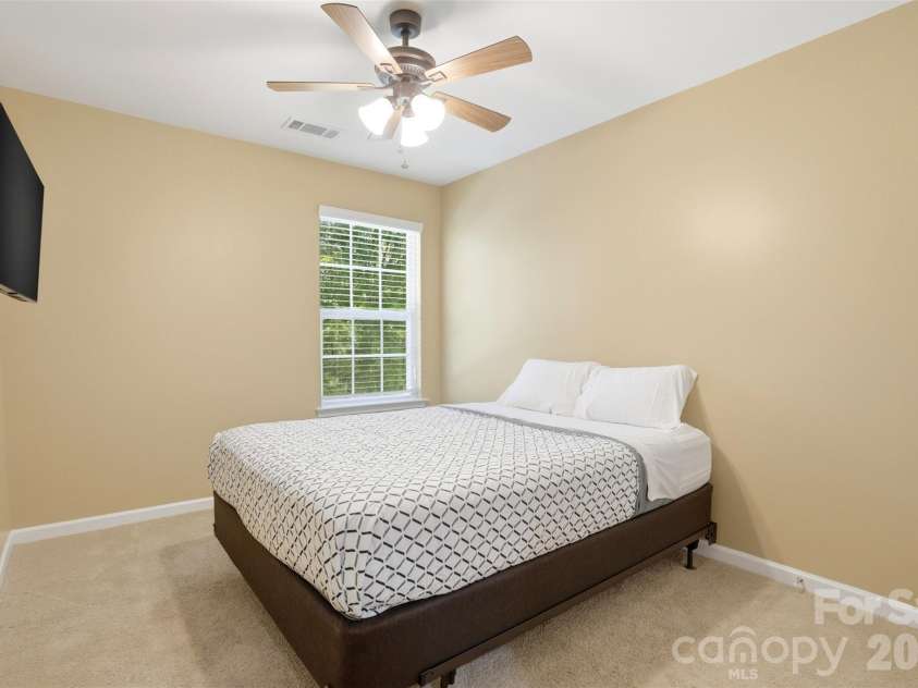 9040 Bradstreet Commons Way, Charlotte, NC 28215.  MLS# CAR4370462, YatesRealty ID 18219. 