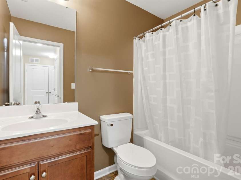 9040 Bradstreet Commons Way, Charlotte, NC 28215.  MLS# CAR4370462, YatesRealty ID 18219. 