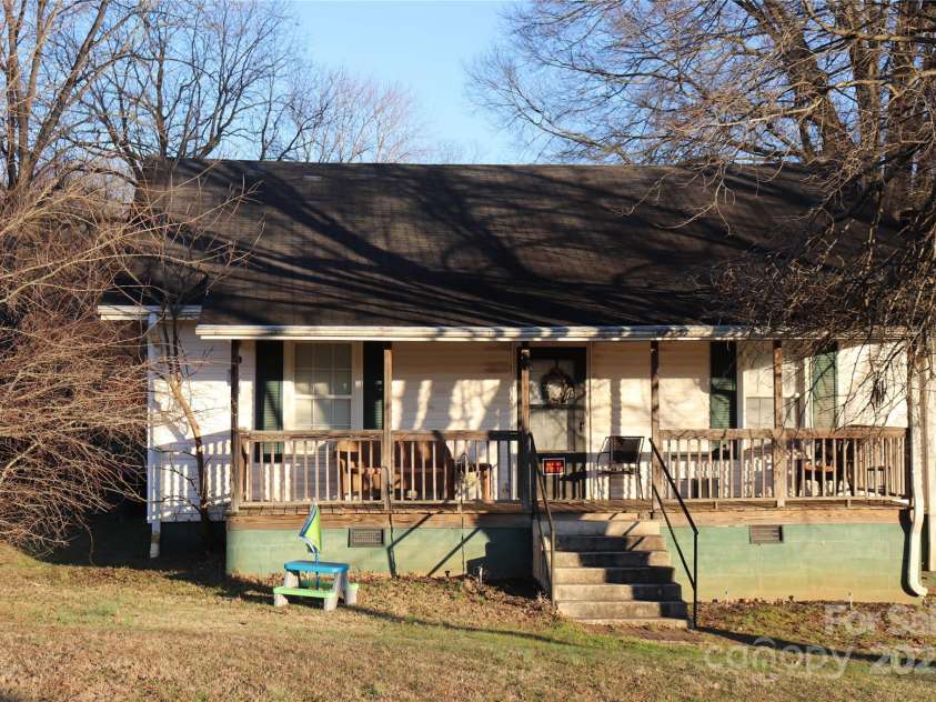 2028 Kennedy Drive, Statesville, NC 28677.  MLS# CAR4332721, YatesRealty ID 1822. 1015 9th St.
