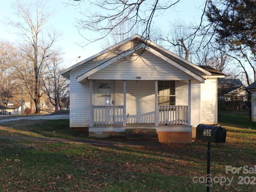 2028 Kennedy Drive, Statesville, NC 28677.  MLS# CAR4332721, YatesRealty ID 1822. 1301 5th St.