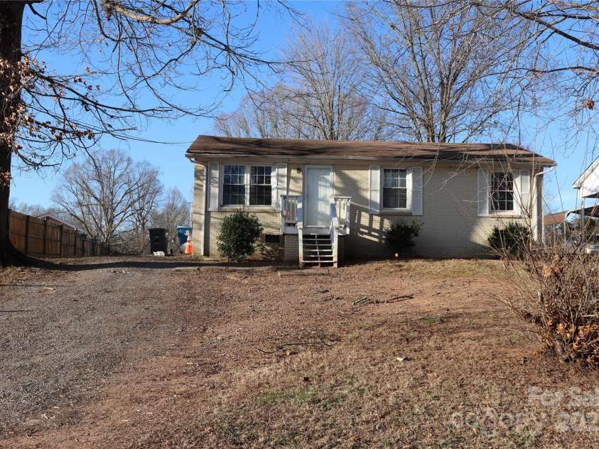 2028 Kennedy Drive, Statesville, NC 28677.  MLS# CAR4332721, YatesRealty ID 1822. 2028 Kennedy Dr.