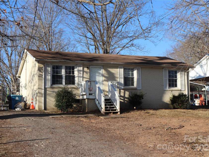 2028 Kennedy Drive, Statesville, NC 28677.  MLS# CAR4332721, YatesRealty ID 1822. 2028 Kennedy Dr.