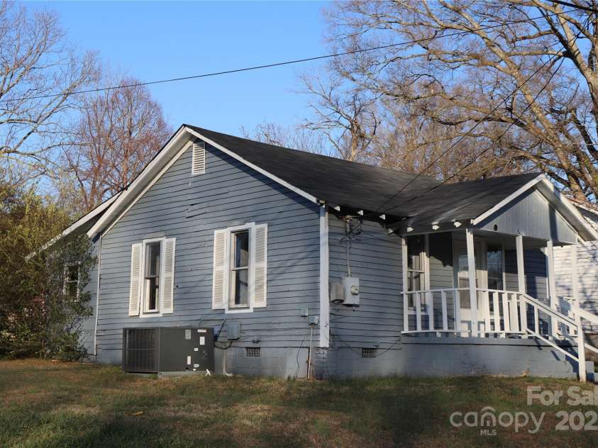 2028 Kennedy Drive, Statesville, NC 28677.  MLS# CAR4332721, YatesRealty ID 1822. 614 Goldsboro Ave