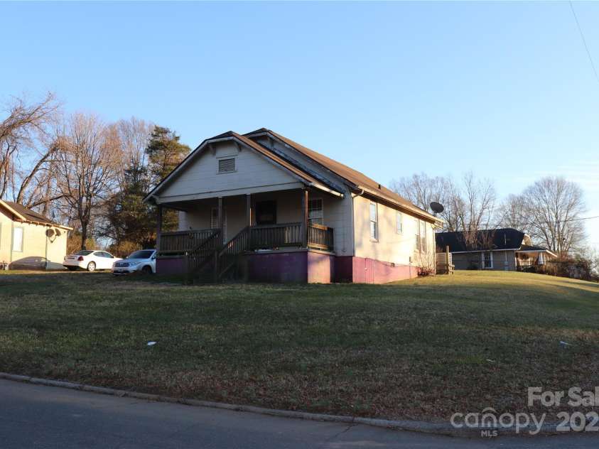 2028 Kennedy Drive, Statesville, NC 28677.  MLS# CAR4332721, YatesRealty ID 1822. 619 Durham Ave.