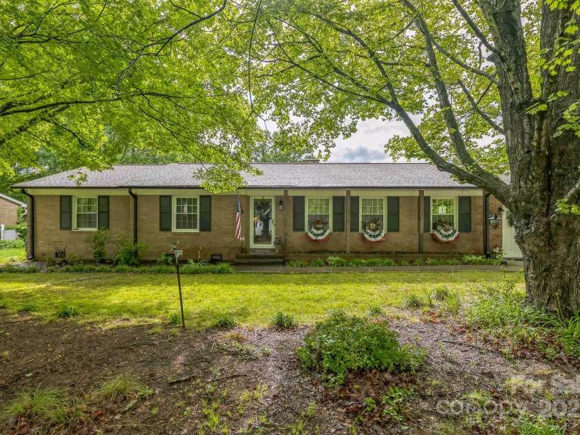 1005 Fieldstone Road, Mooresville, NC 28115.  MLS# CAR4266975, YatesRealty ID 18220. 
