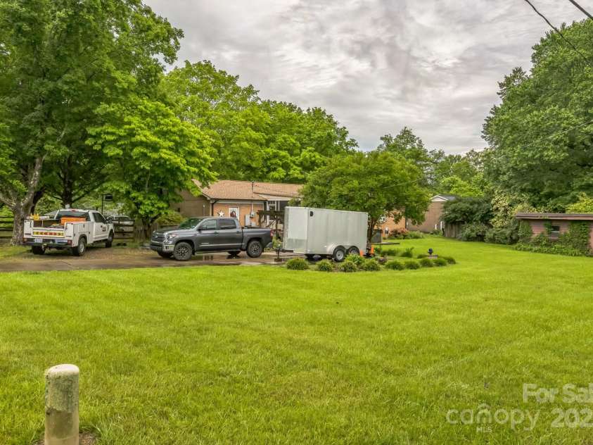 1005 Fieldstone Road, Mooresville, NC 28115.  MLS# CAR4266975, YatesRealty ID 18220. 