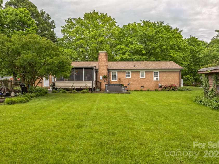 1005 Fieldstone Road, Mooresville, NC 28115.  MLS# CAR4266975, YatesRealty ID 18220. 
