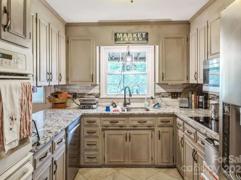 1005 Fieldstone Road, Mooresville, NC 28115.  MLS# CAR4266975, YatesRealty ID 18220. 