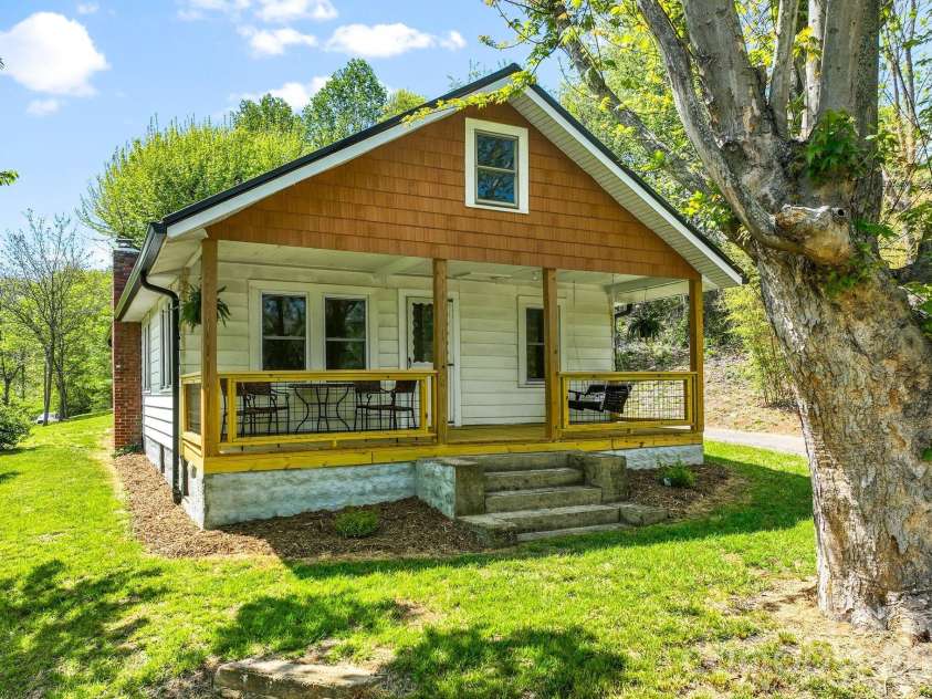 88 Mingus Cove Road, Canton, NC 28716.  MLS# CAR4374984, YatesRealty ID 18220. 