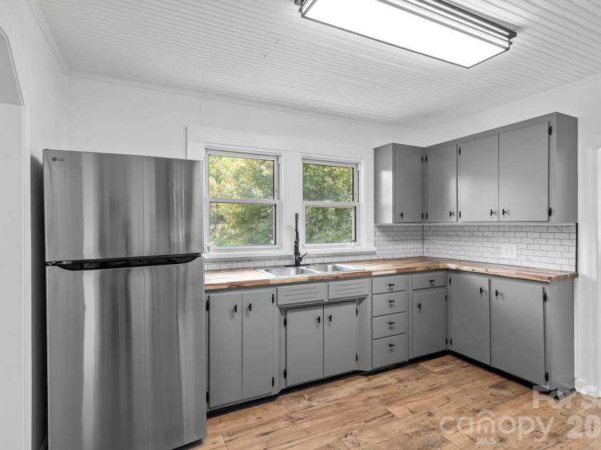 88 Mingus Cove Road, Canton, NC 28716.  MLS# CAR4374984, YatesRealty ID 18220. 