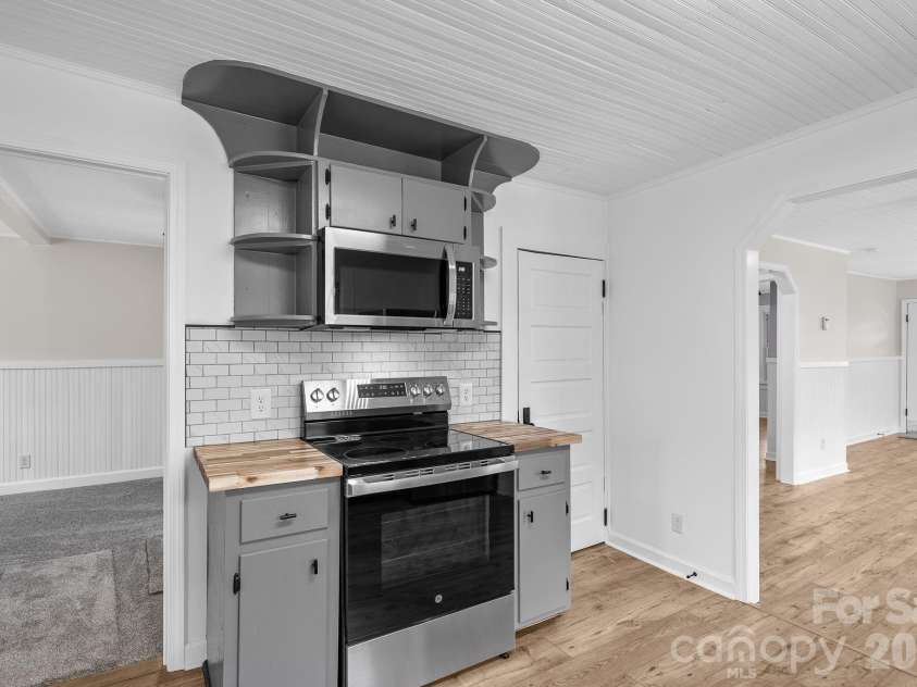 88 Mingus Cove Road, Canton, NC 28716.  MLS# CAR4374984, YatesRealty ID 18220. 