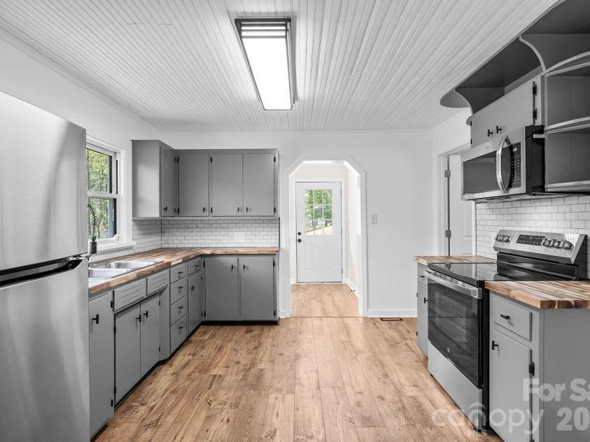 88 Mingus Cove Road, Canton, NC 28716.  MLS# CAR4374984, YatesRealty ID 18220. 