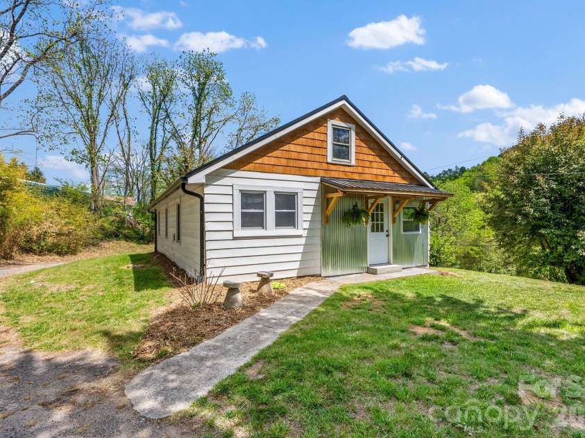 88 Mingus Cove Road, Canton, NC 28716.  MLS# CAR4374984, YatesRealty ID 18220. 