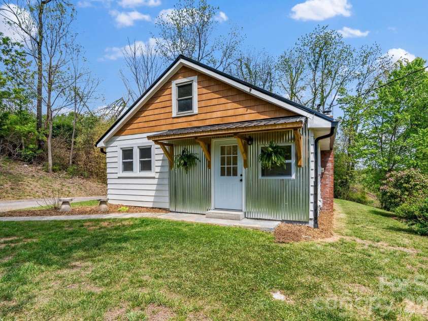 88 Mingus Cove Road, Canton, NC 28716.  MLS# CAR4374984, YatesRealty ID 18220. 