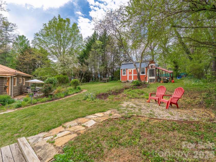 686 New Haw Creek Road, Asheville, NC 28805.  MLS# CAR4370568, YatesRealty ID 18221. 