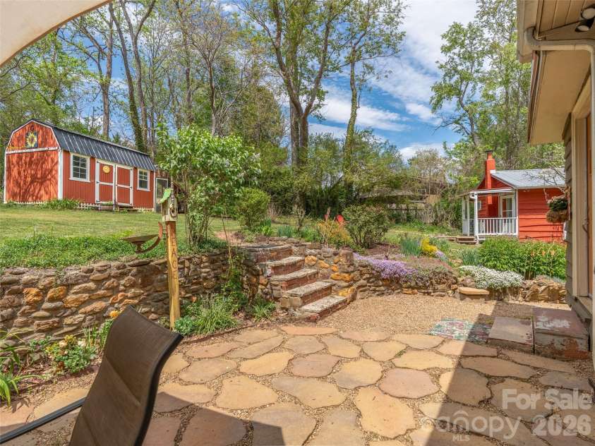 686 New Haw Creek Road, Asheville, NC 28805.  MLS# CAR4370568, YatesRealty ID 18221. 