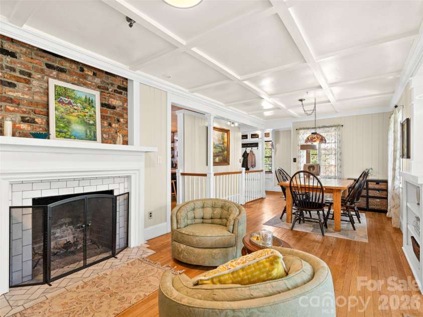 686 New Haw Creek Road, Asheville, NC 28805.  MLS# CAR4370568, YatesRealty ID 18221. 