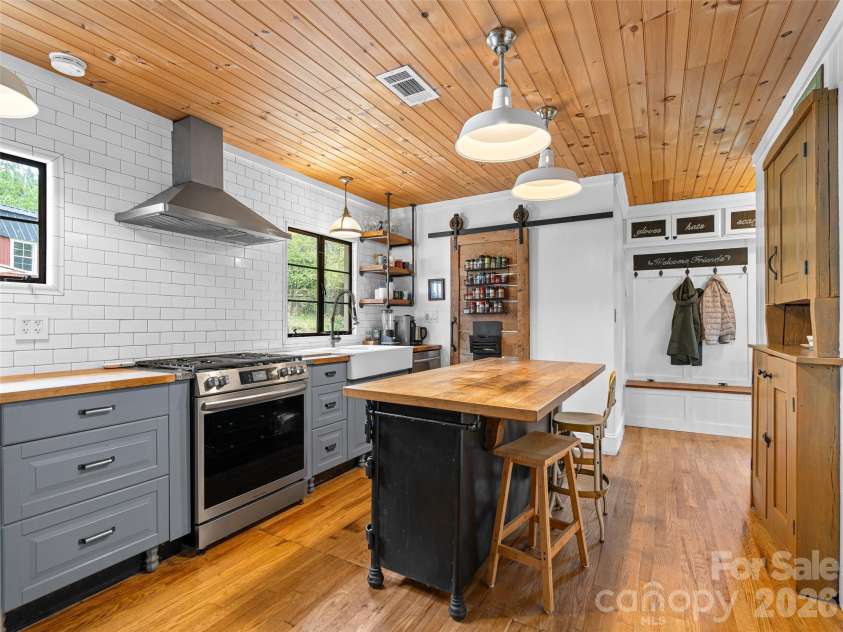 686 New Haw Creek Road, Asheville, NC 28805.  MLS# CAR4370568, YatesRealty ID 18221. 