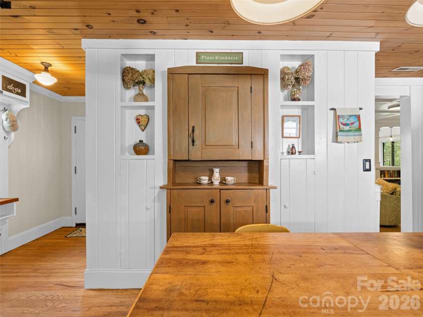 686 New Haw Creek Road, Asheville, NC 28805.  MLS# CAR4370568, YatesRealty ID 18221. 