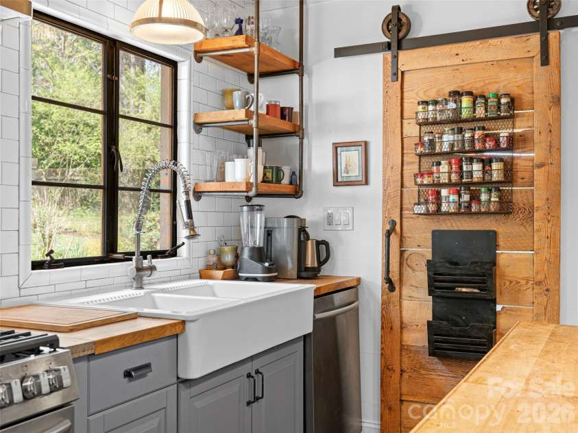 686 New Haw Creek Road, Asheville, NC 28805.  MLS# CAR4370568, YatesRealty ID 18221. 