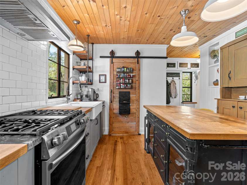 686 New Haw Creek Road, Asheville, NC 28805.  MLS# CAR4370568, YatesRealty ID 18221. 