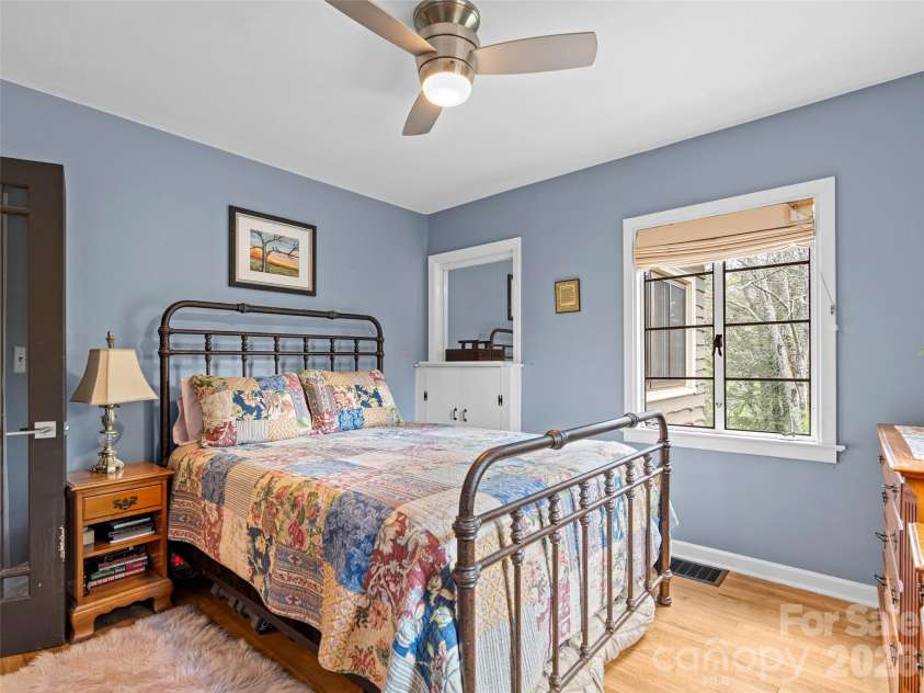 686 New Haw Creek Road, Asheville, NC 28805.  MLS# CAR4370568, YatesRealty ID 18221. 